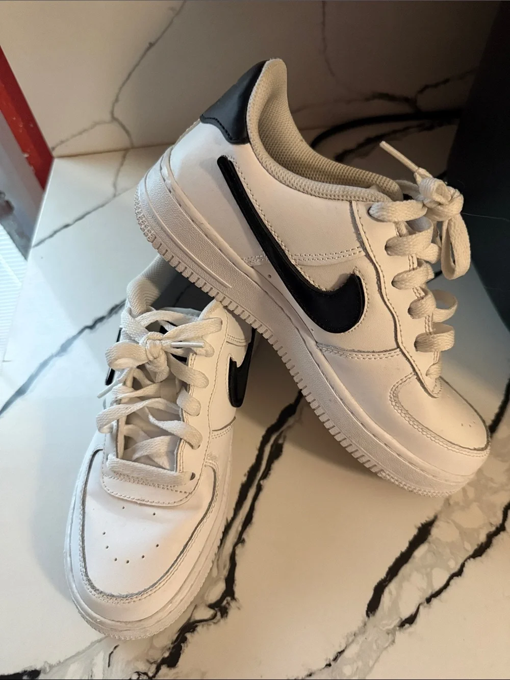 Nike White and Black Kids Sneakers - Low-Top Swoosh